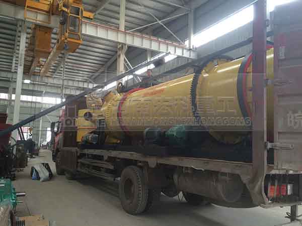 Hunan 1.5x8m Chicken Manure Dryer Delivery Site